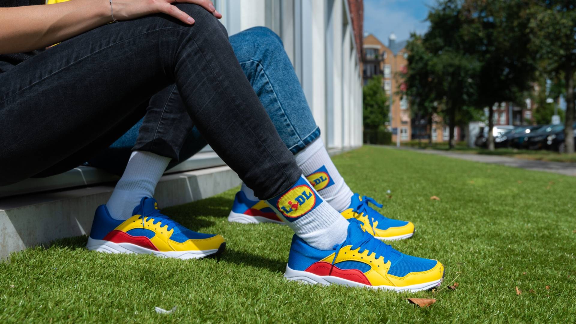 Collega's met Lidl sneakers