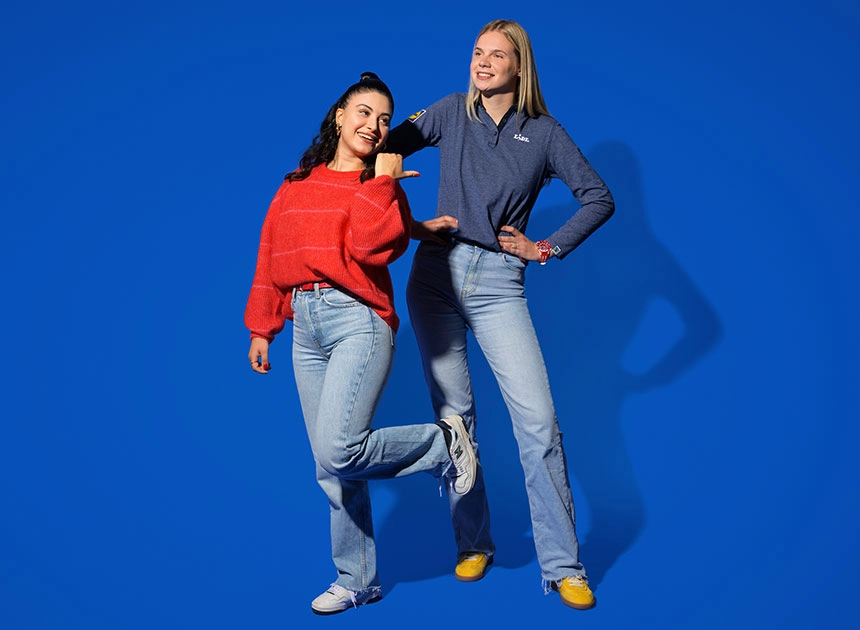 Potentiele collega en Lidl medewerker staan samen
