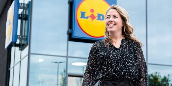 Rayonmanageer staat voor de supermarkt