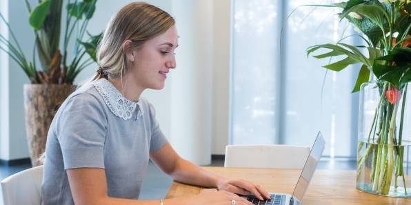 Traineeships_FAQ_Timeline_Computer_2to1_1920x960